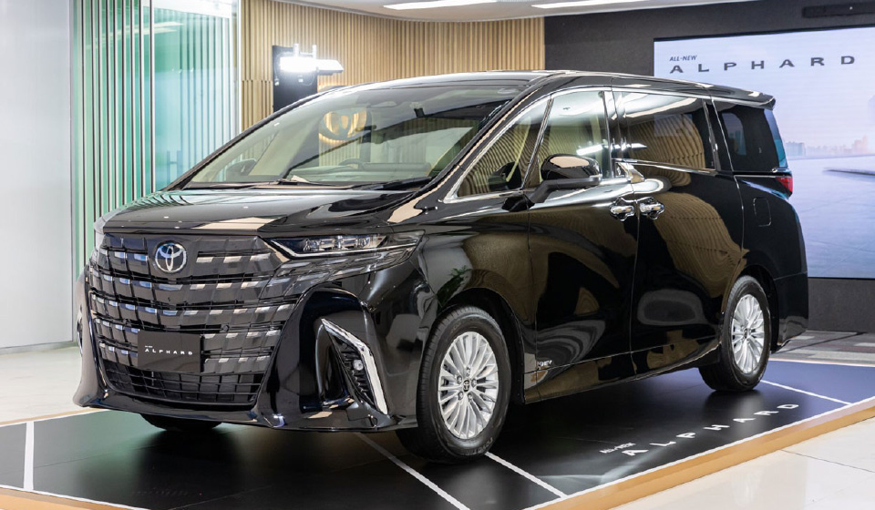 giá xe toyota alphard 2024